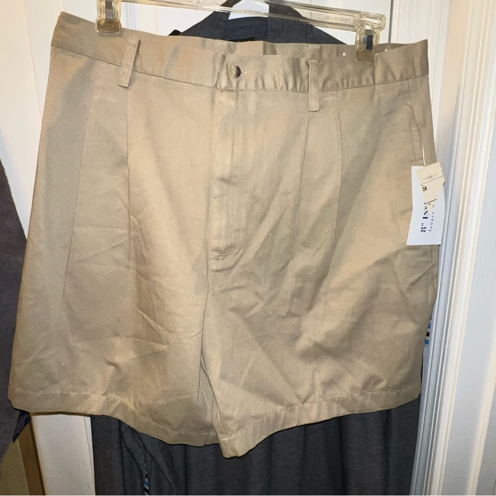 NWT Towncraft Men’s pleated shorts Sz 38”